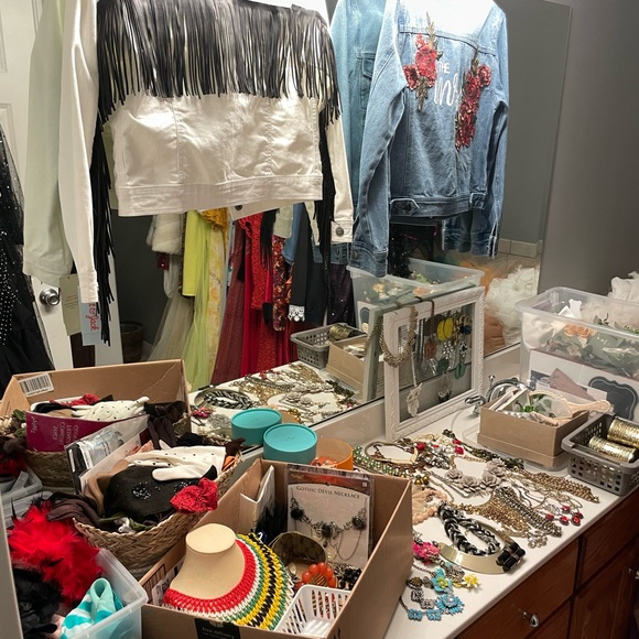 Photography Props Galore! Dresses, Gowns! - Picture 15 of 16